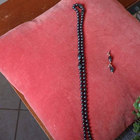 NWT hematite necklace and earing set from the early 60s - Picture 6 of 6